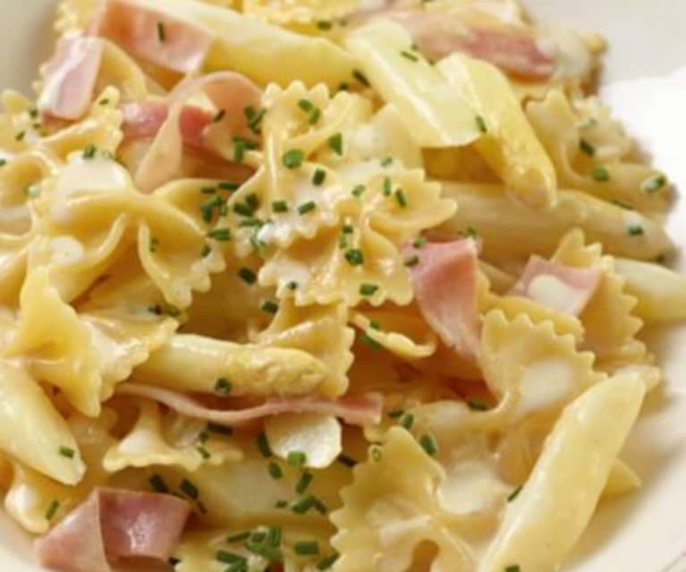 All-In-Menue Hähnchenbrust in Spargel-Weißwein-Rahmnudeln mit Erbsen ...